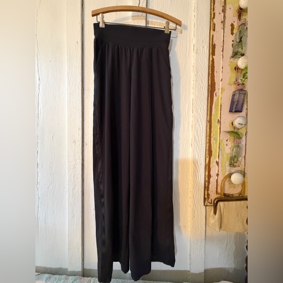 Athleta Nolita Wide Leg Pants in Black: Size 6 - Picture 3 of 11